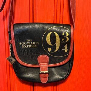 Harry Potter crossbody strap purse The Hogwarts Express 9 3/4